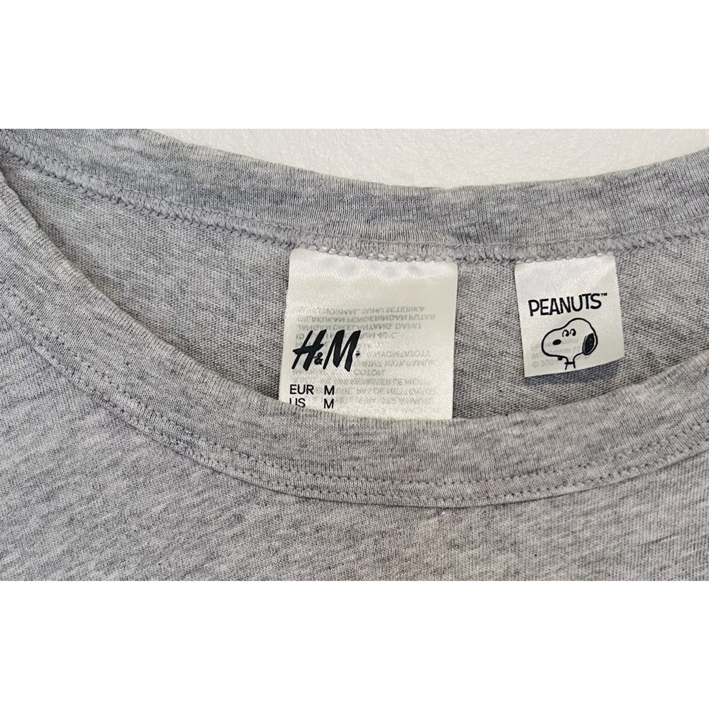 H&M Peanuts Snoopy Tee Women’s Medium Gray Pink Heart Crop Boxy T-Shirt - Picture 3 of 5